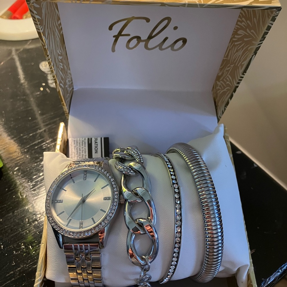 Folio watch and bracelet set